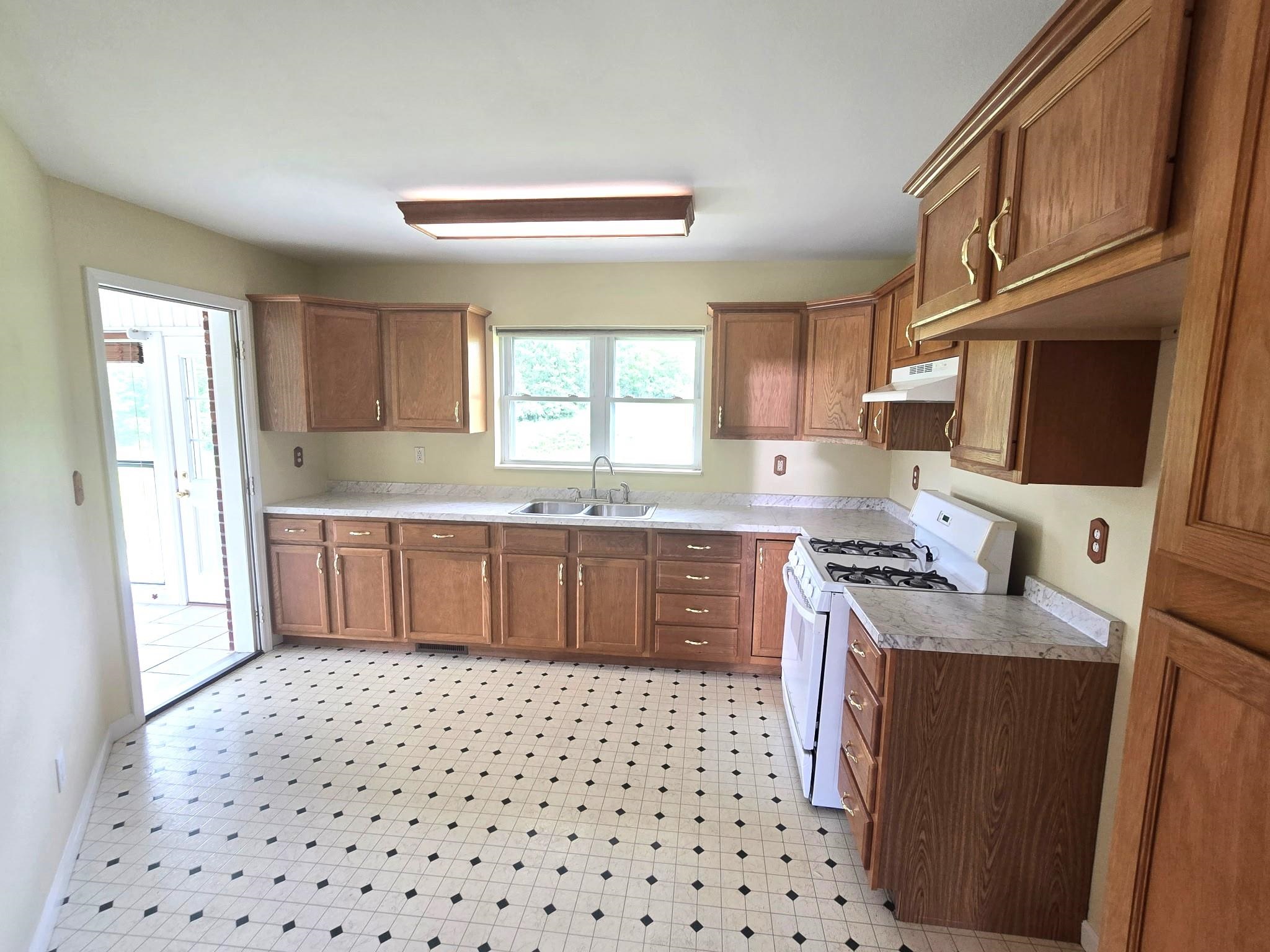 390 Asbury Lane Wytheville VA 24382