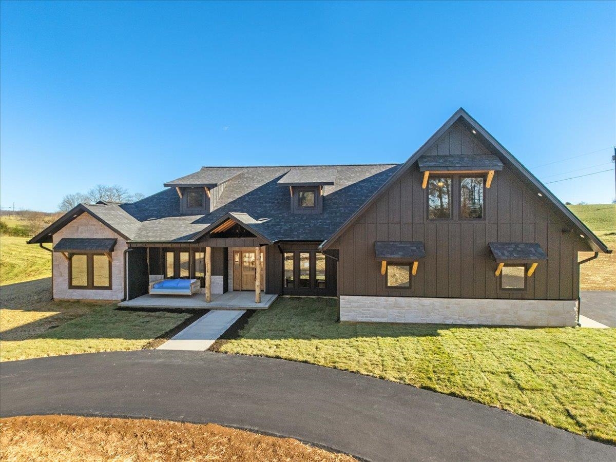 7194 Gate 10 Road Fairlawn VA 24141