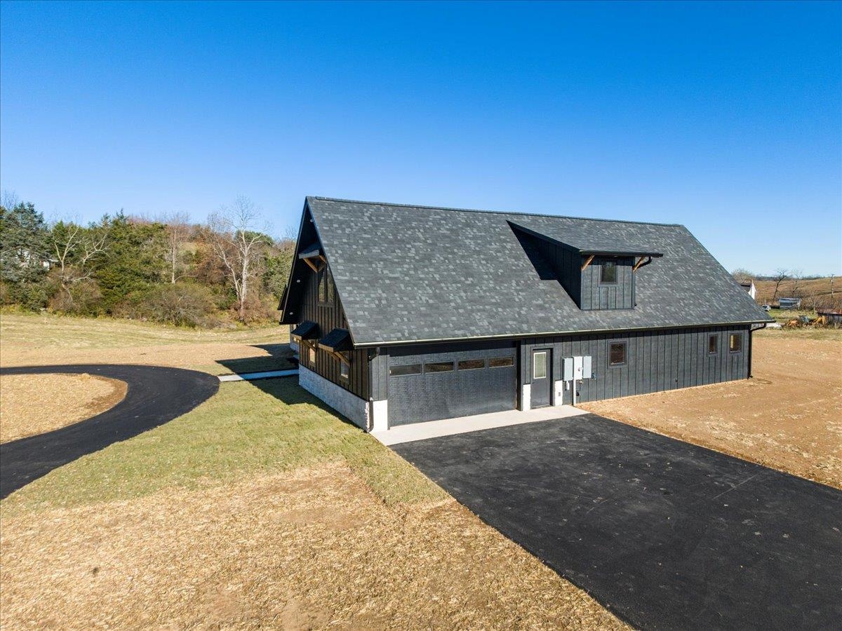 7194 Gate 10 Road Fairlawn VA 24141