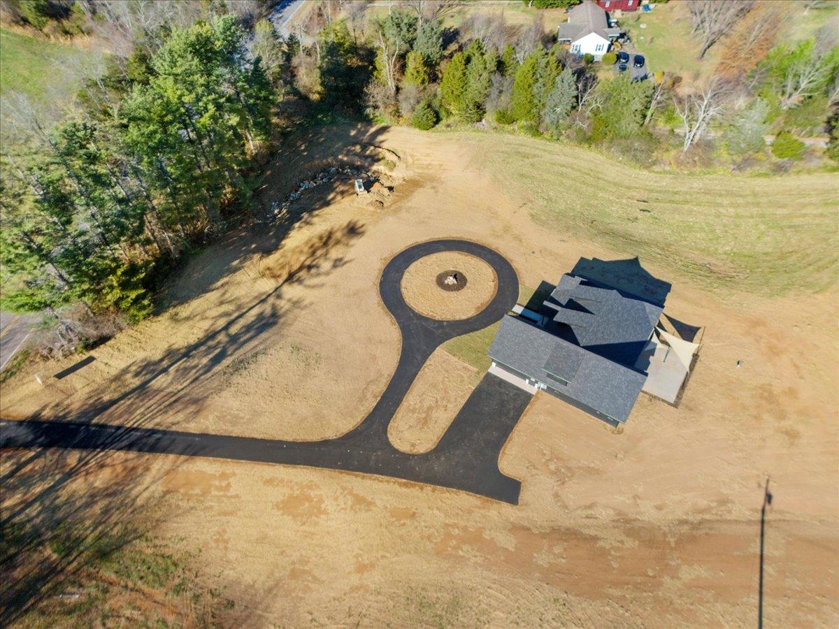 7194 Gate 10 Road Fairlawn VA 24141