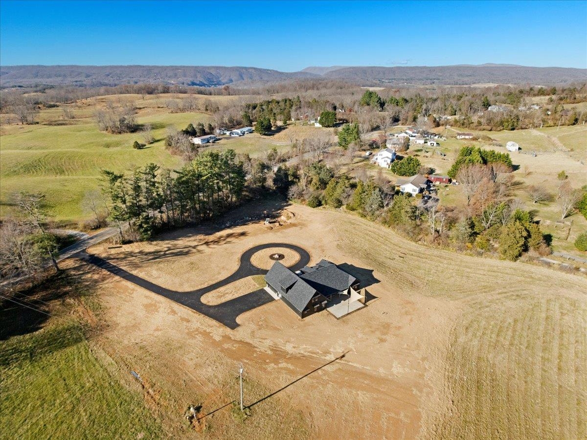 7194 Gate 10 Road Fairlawn VA 24141