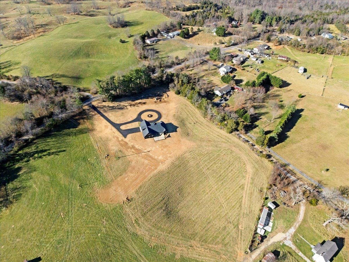 7194 Gate 10 Road Fairlawn VA 24141