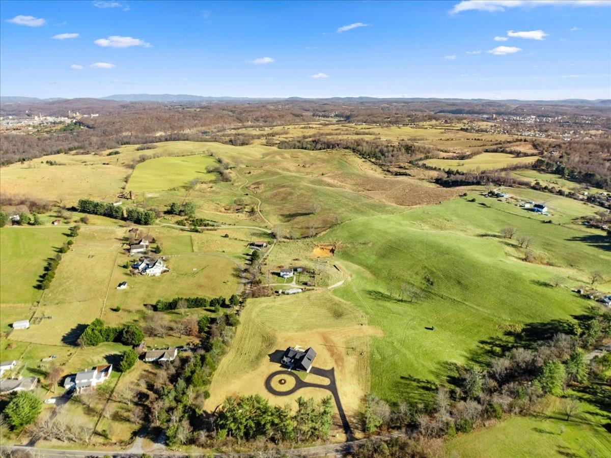 7194 Gate 10 Road Fairlawn VA 24141