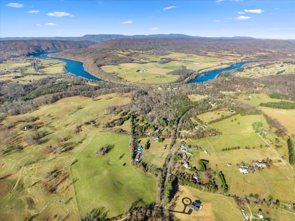 7194 Gate 10 Road Fairlawn VA 24141