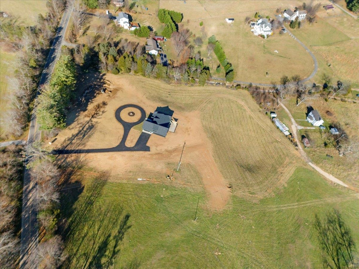 7194 Gate 10 Road Fairlawn VA 24141