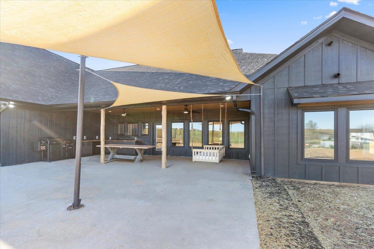 7194 Gate 10 Road Fairlawn VA 24141