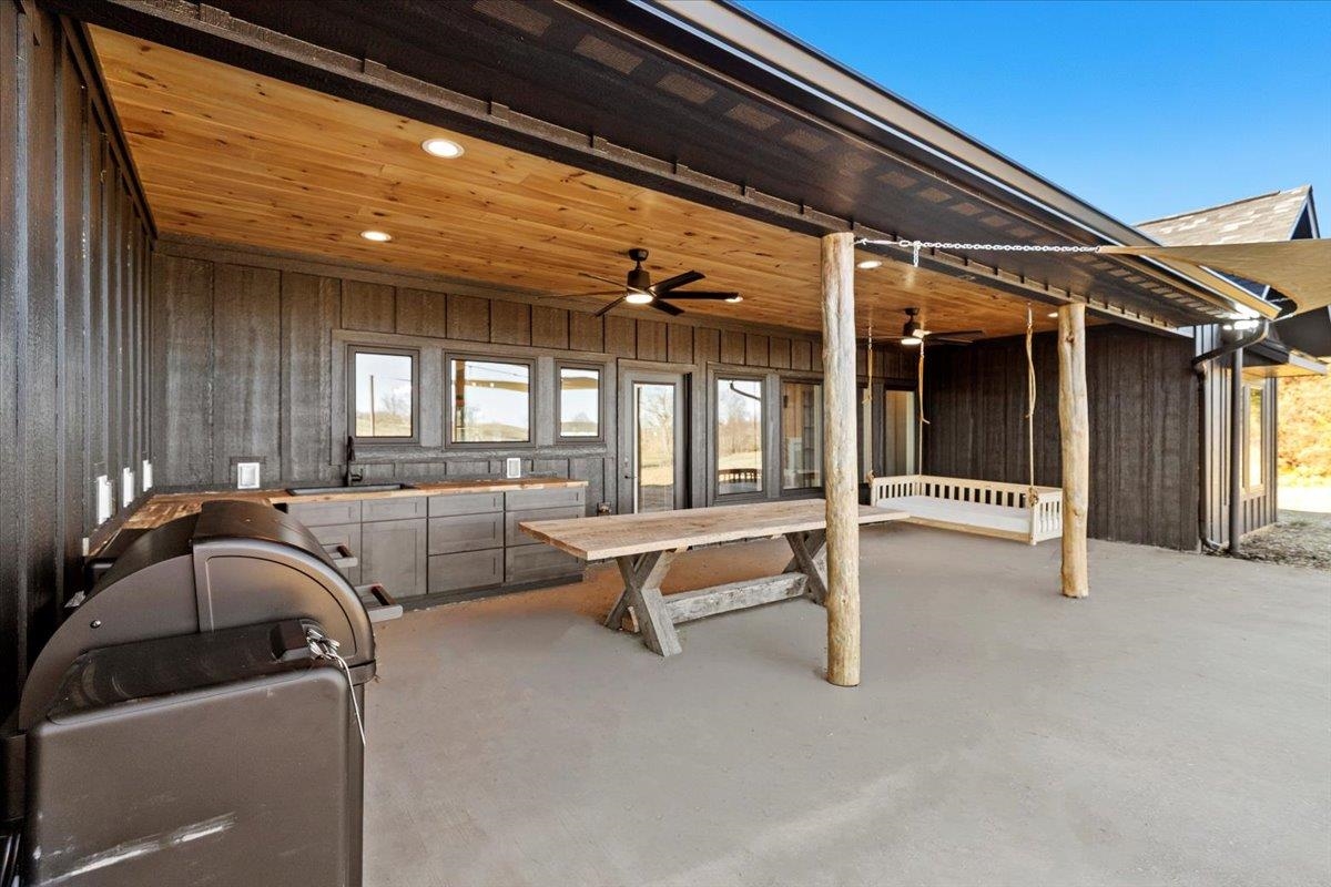 7194 Gate 10 Road Fairlawn VA 24141