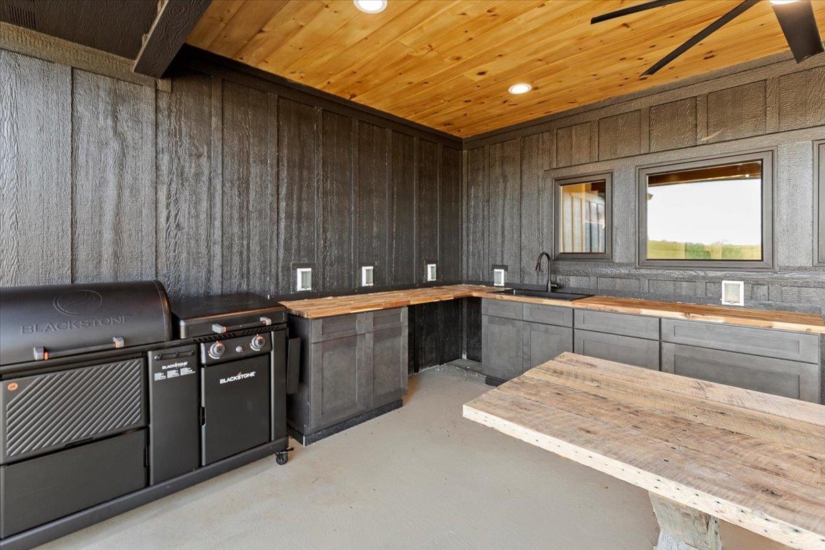 7194 Gate 10 Road Fairlawn VA 24141