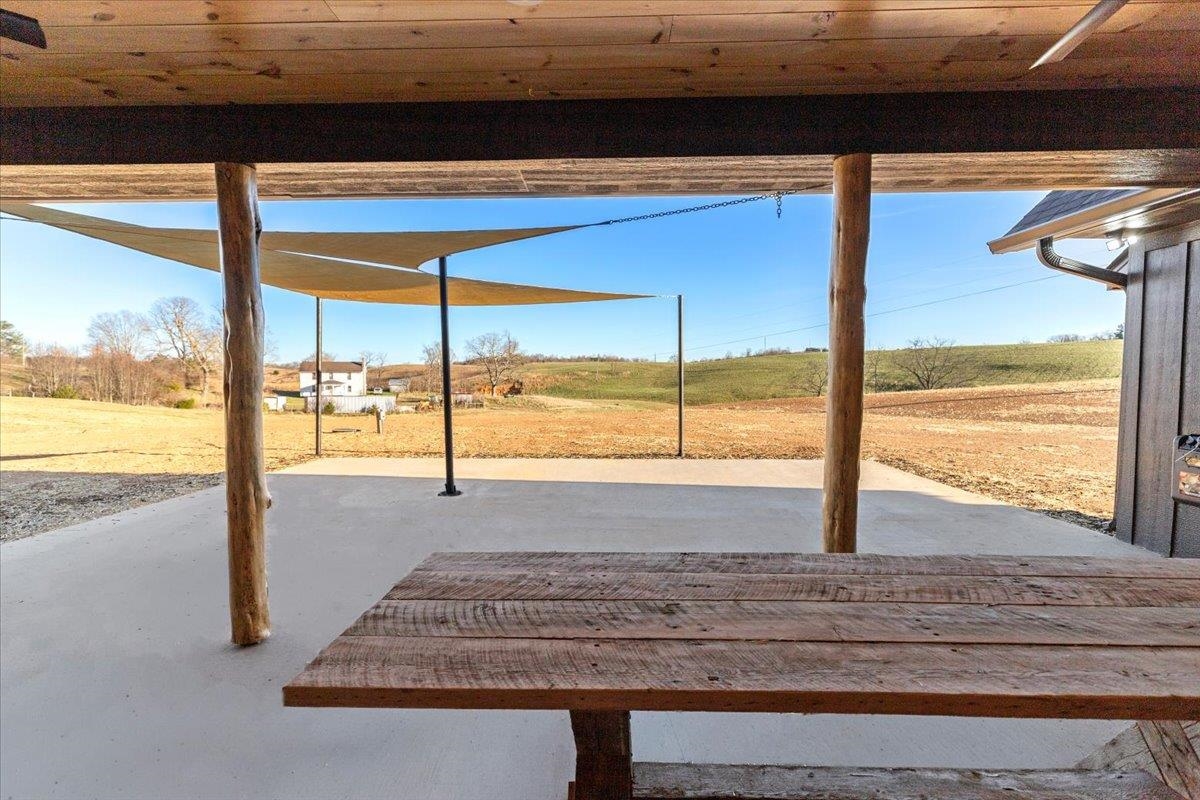 7194 Gate 10 Road Fairlawn VA 24141