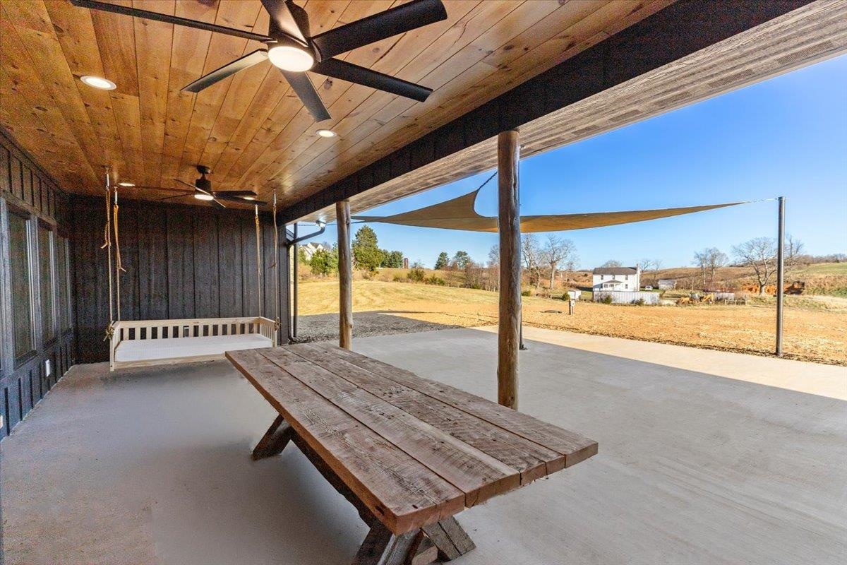 7194 Gate 10 Road Fairlawn VA 24141