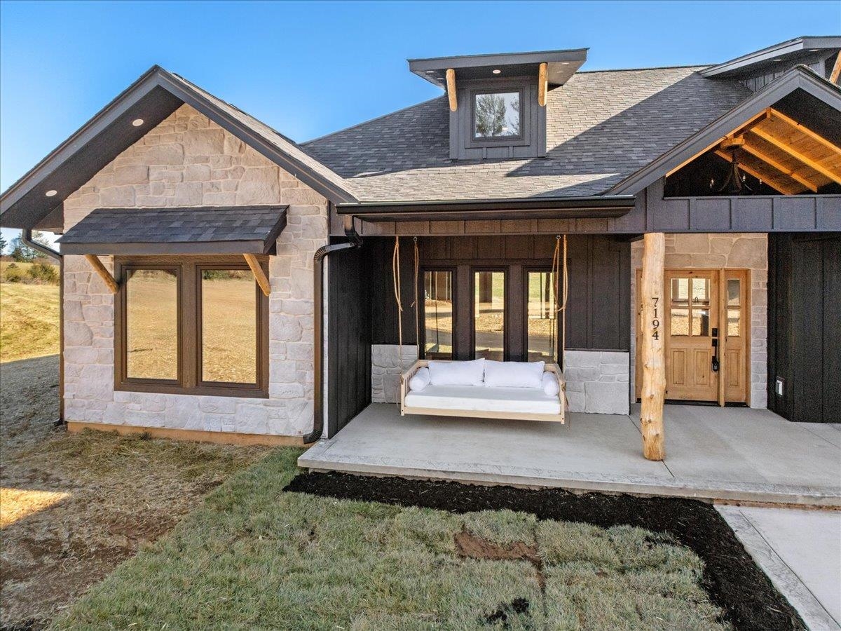 7194 Gate 10 Road Fairlawn VA 24141