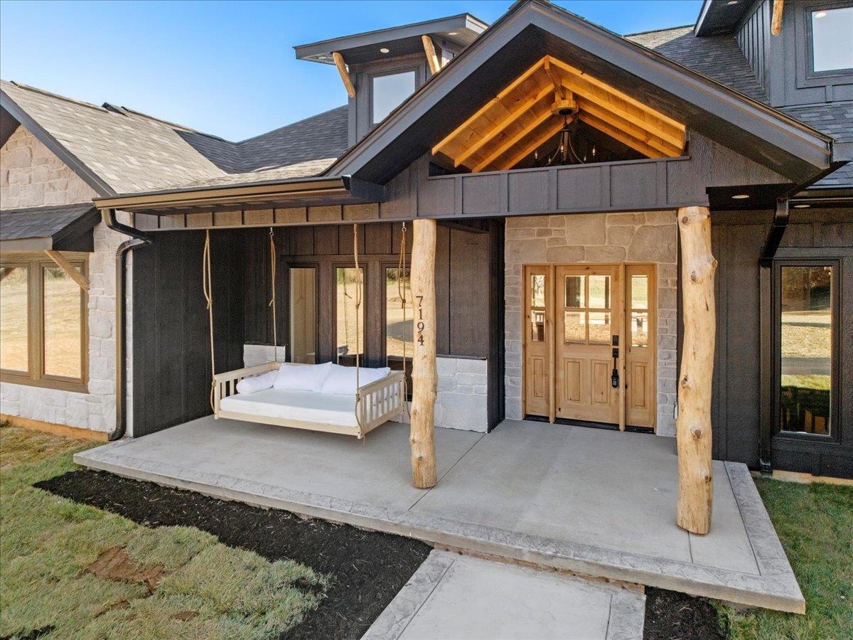 7194 Gate 10 Road Fairlawn VA 24141