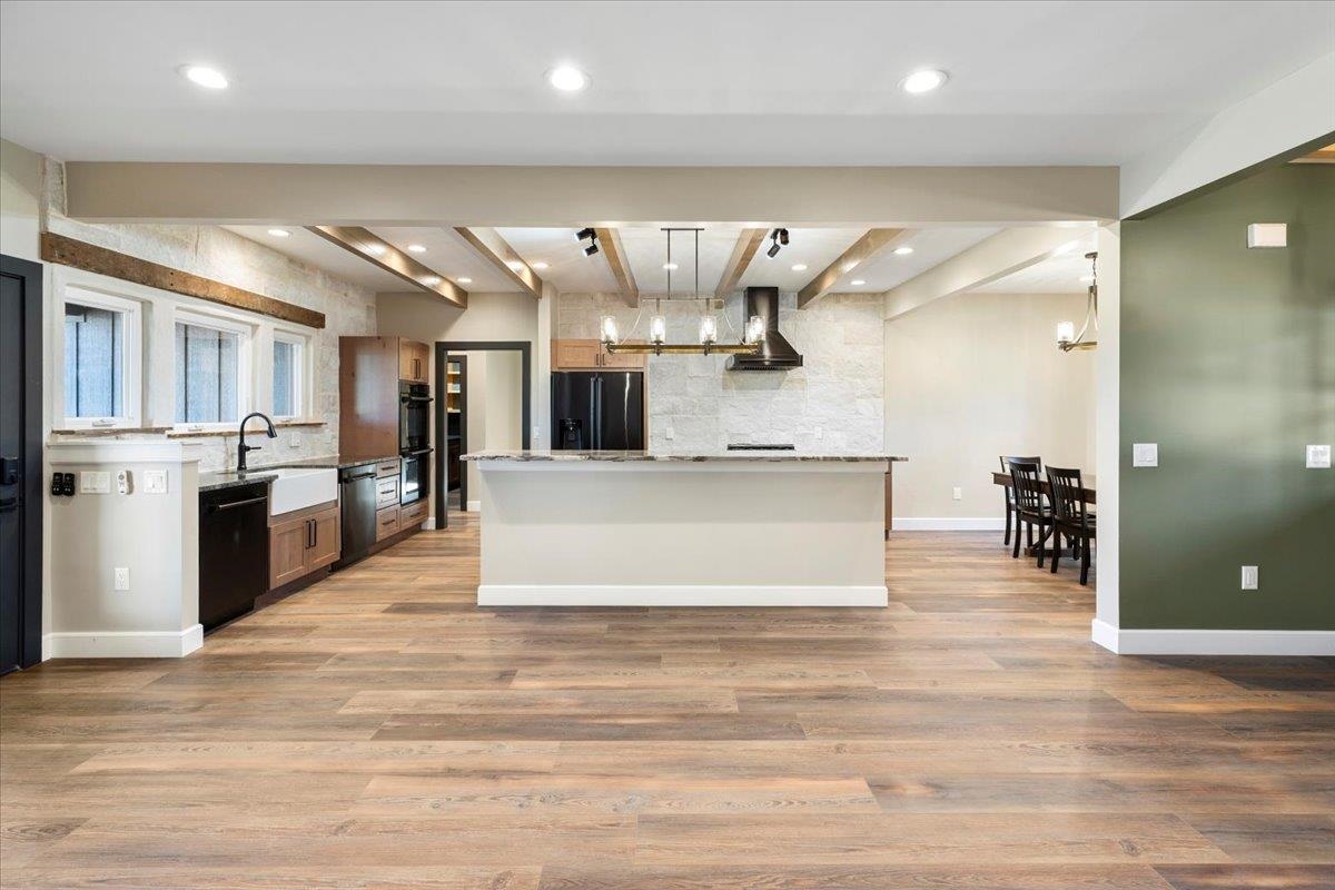 7194 Gate 10 Road Fairlawn VA 24141