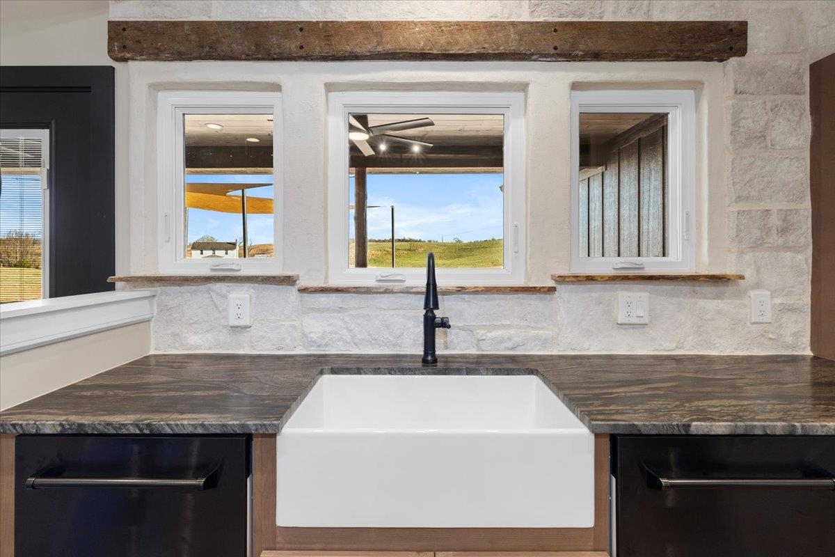 7194 Gate 10 Road Fairlawn VA 24141