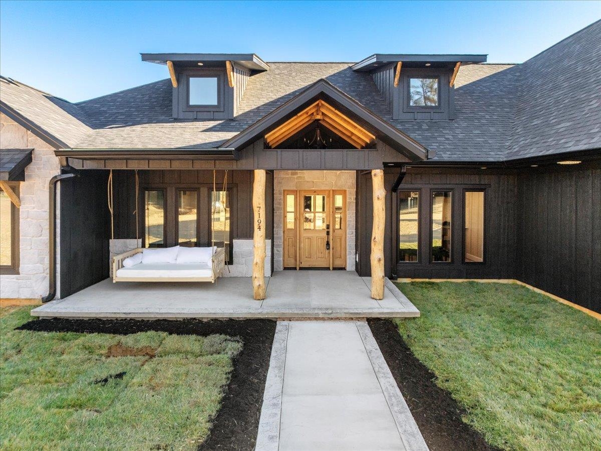 7194 Gate 10 Road Fairlawn VA 24141