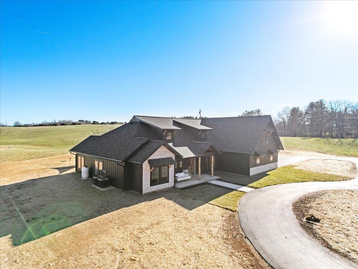 7194 Gate 10 Road Fairlawn VA 24141