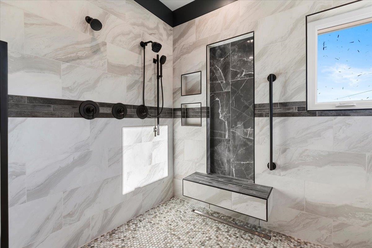 7194 Gate 10 Road Fairlawn VA 24141