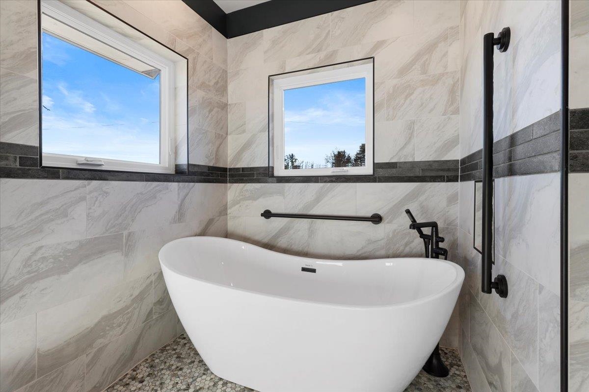 7194 Gate 10 Road Fairlawn VA 24141