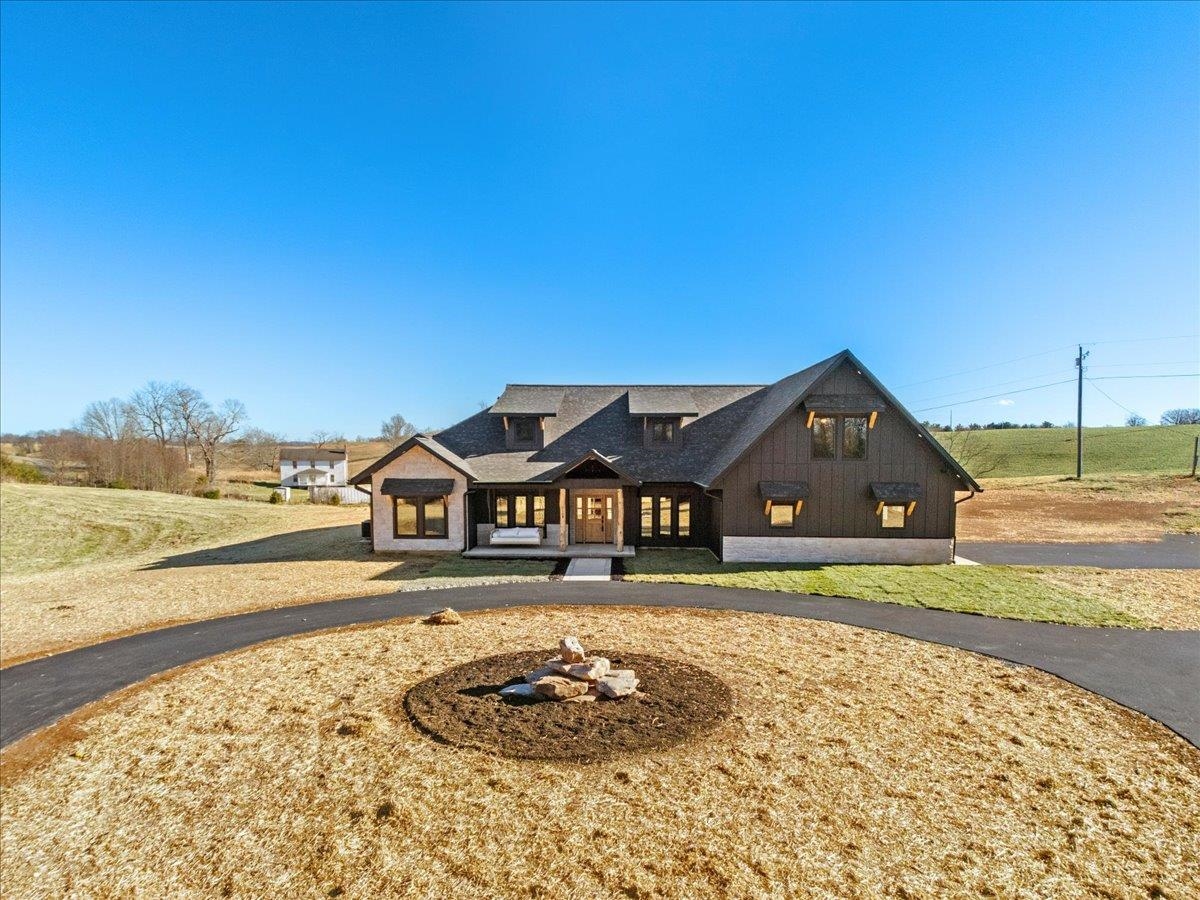 7194 Gate 10 Road Fairlawn VA 24141