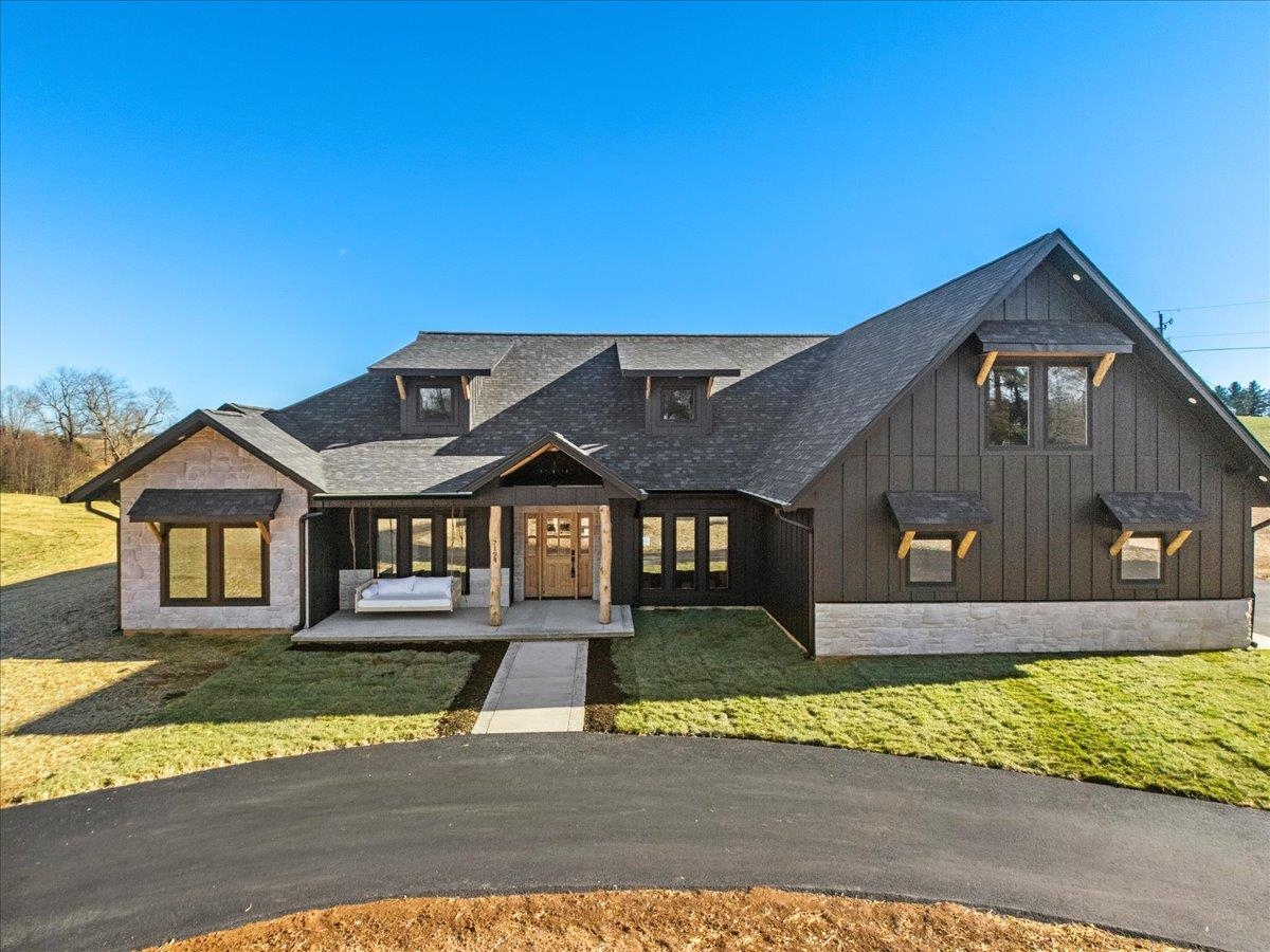 7194 Gate 10 Road Fairlawn VA 24141