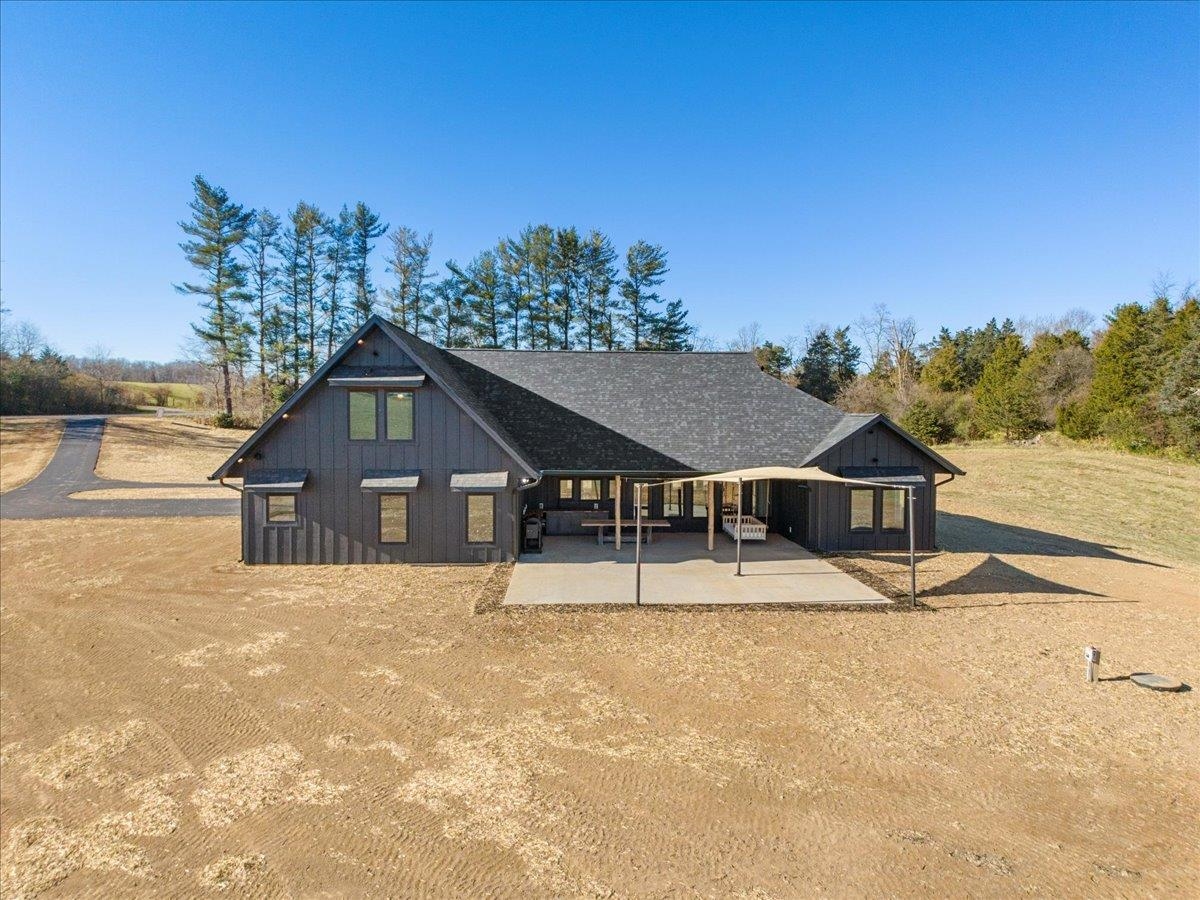 7194 Gate 10 Road Fairlawn VA 24141