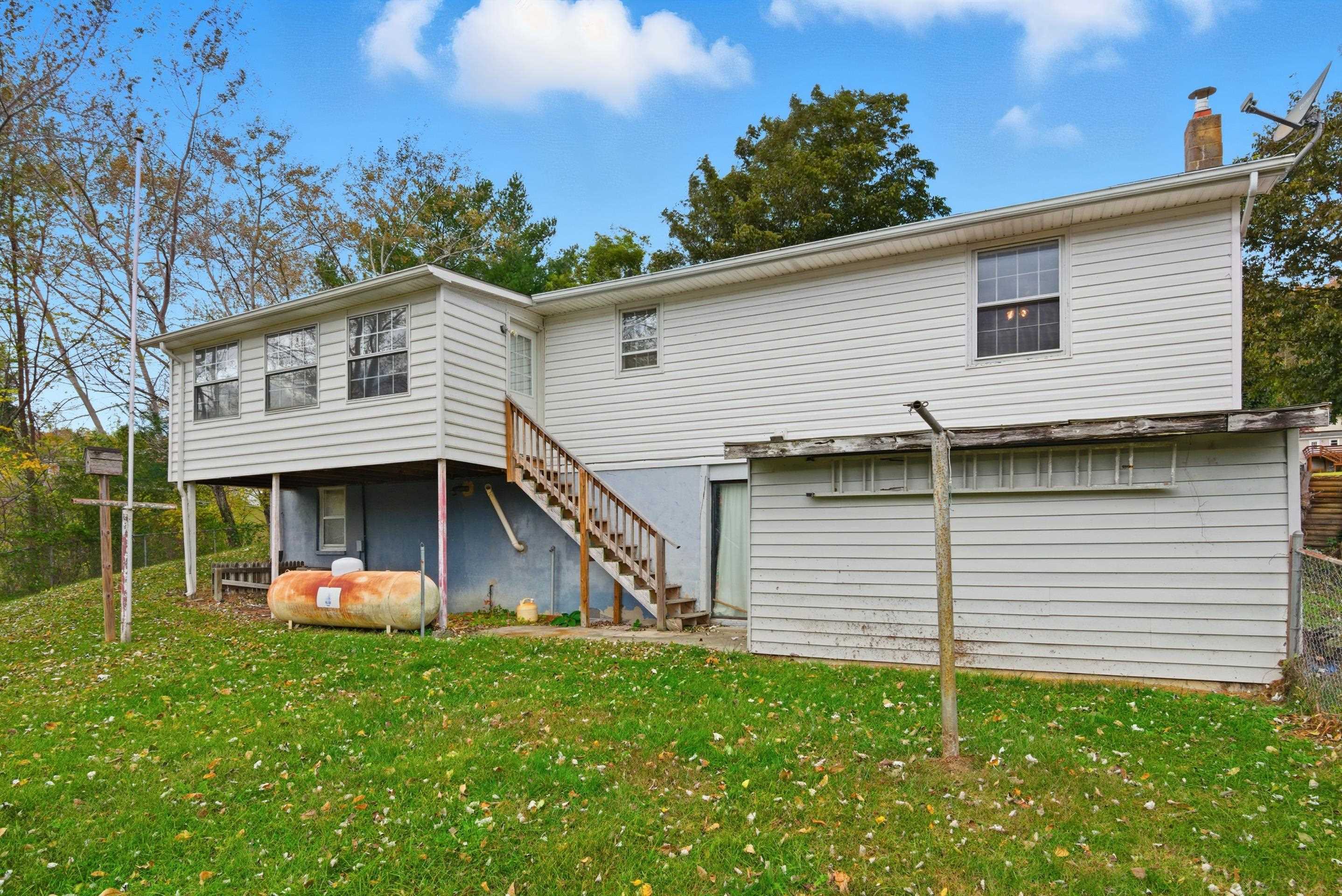 108 Post Street Narrows VA 24124