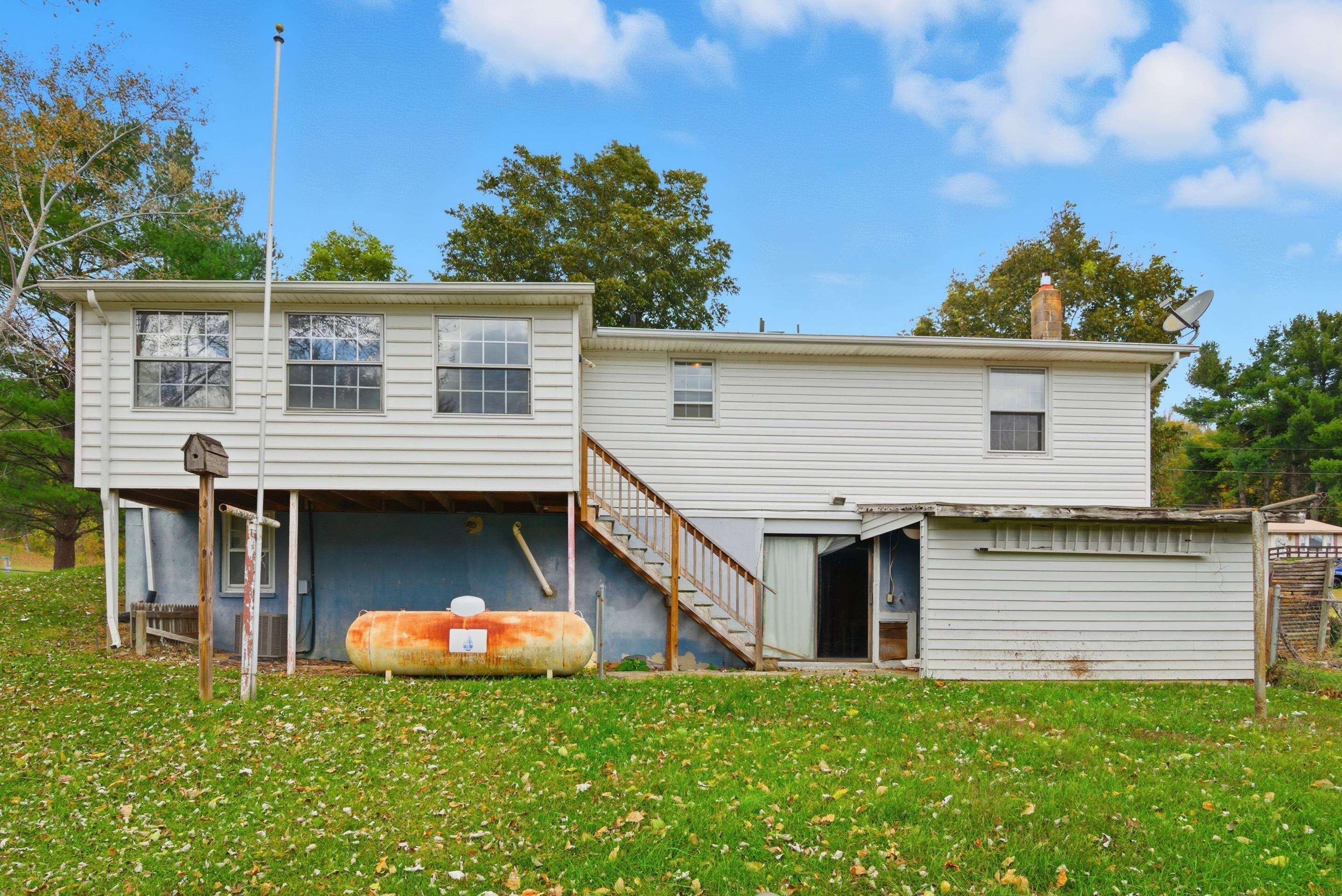 108 Post Street Narrows VA 24124