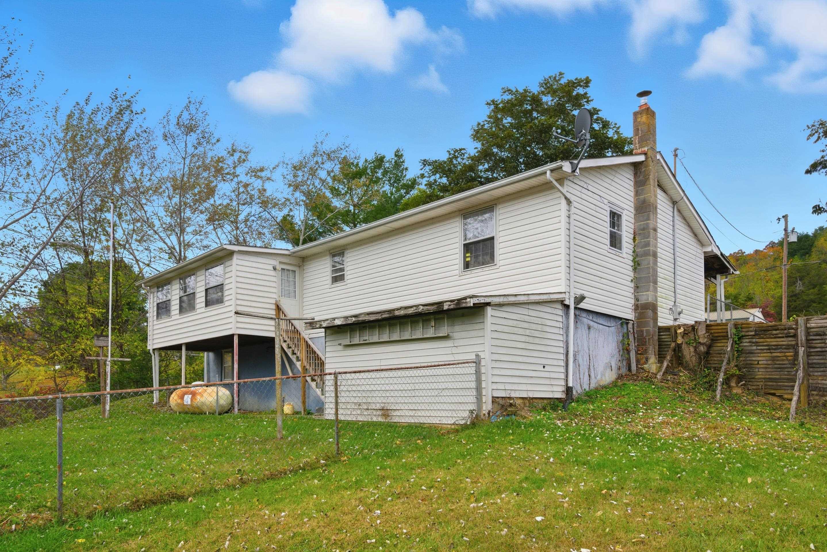 108 Post Street Narrows VA 24124