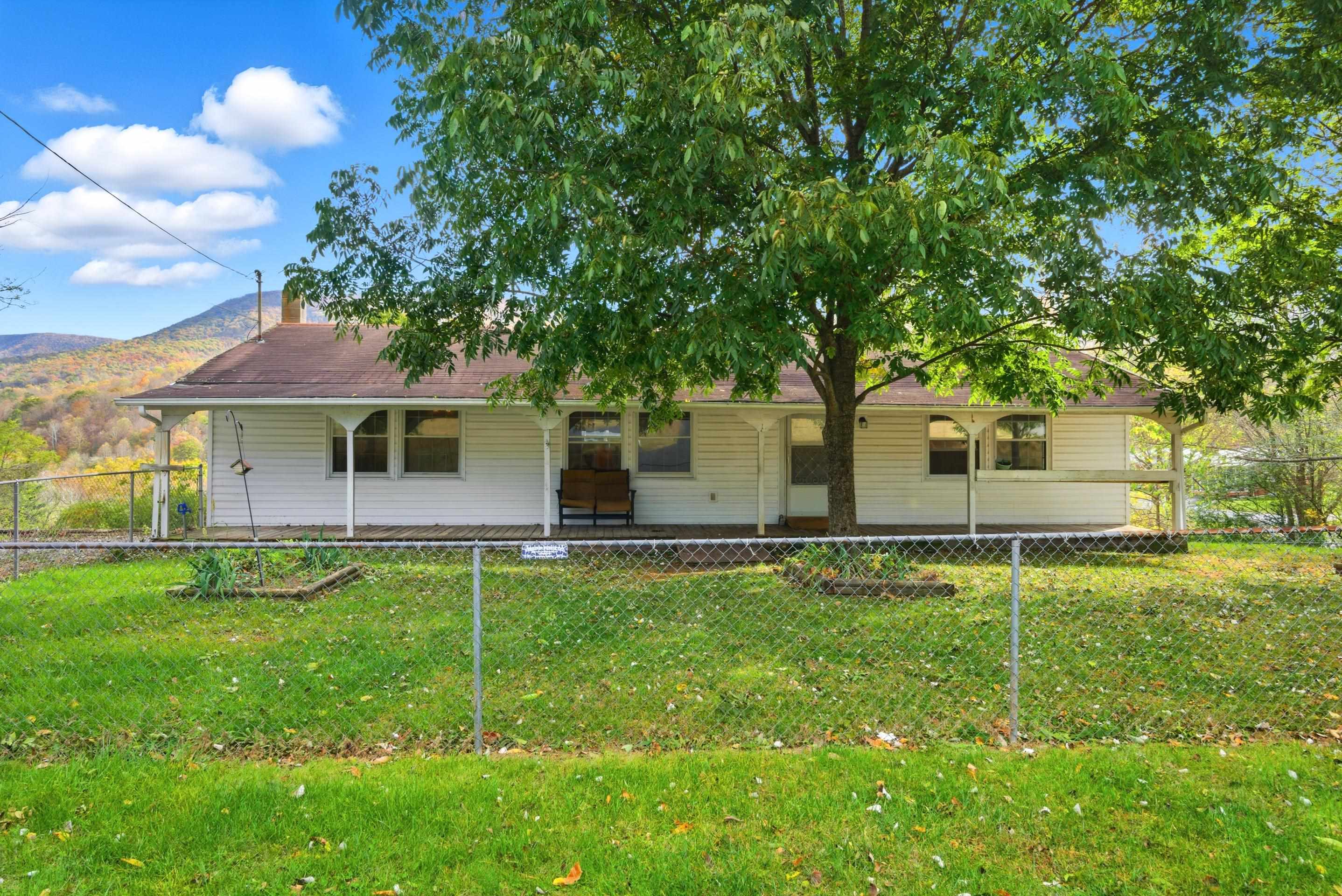 108 Post Street Narrows VA 24124