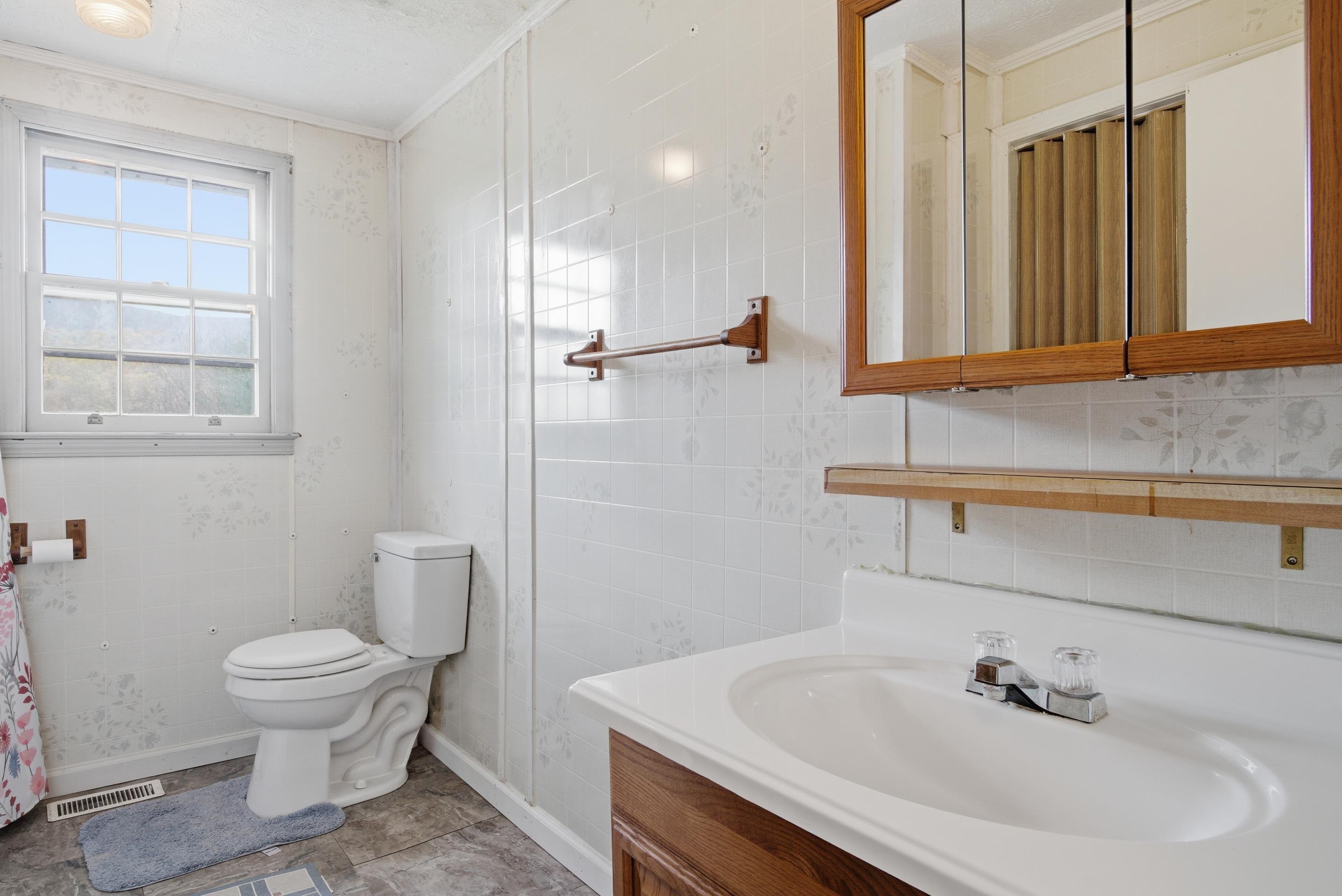 108 Post Street Narrows VA 24124