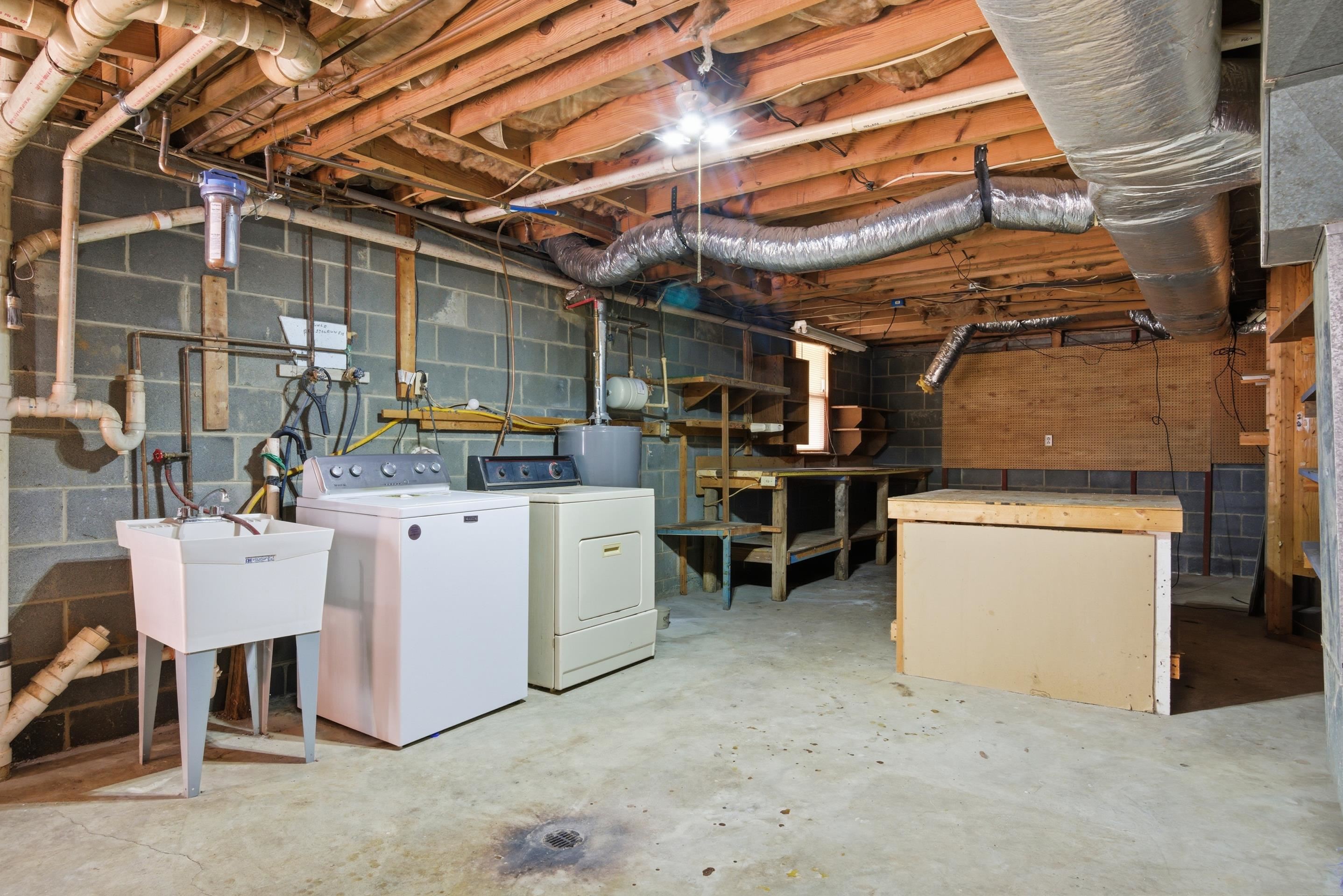 108 Post Street Narrows VA 24124