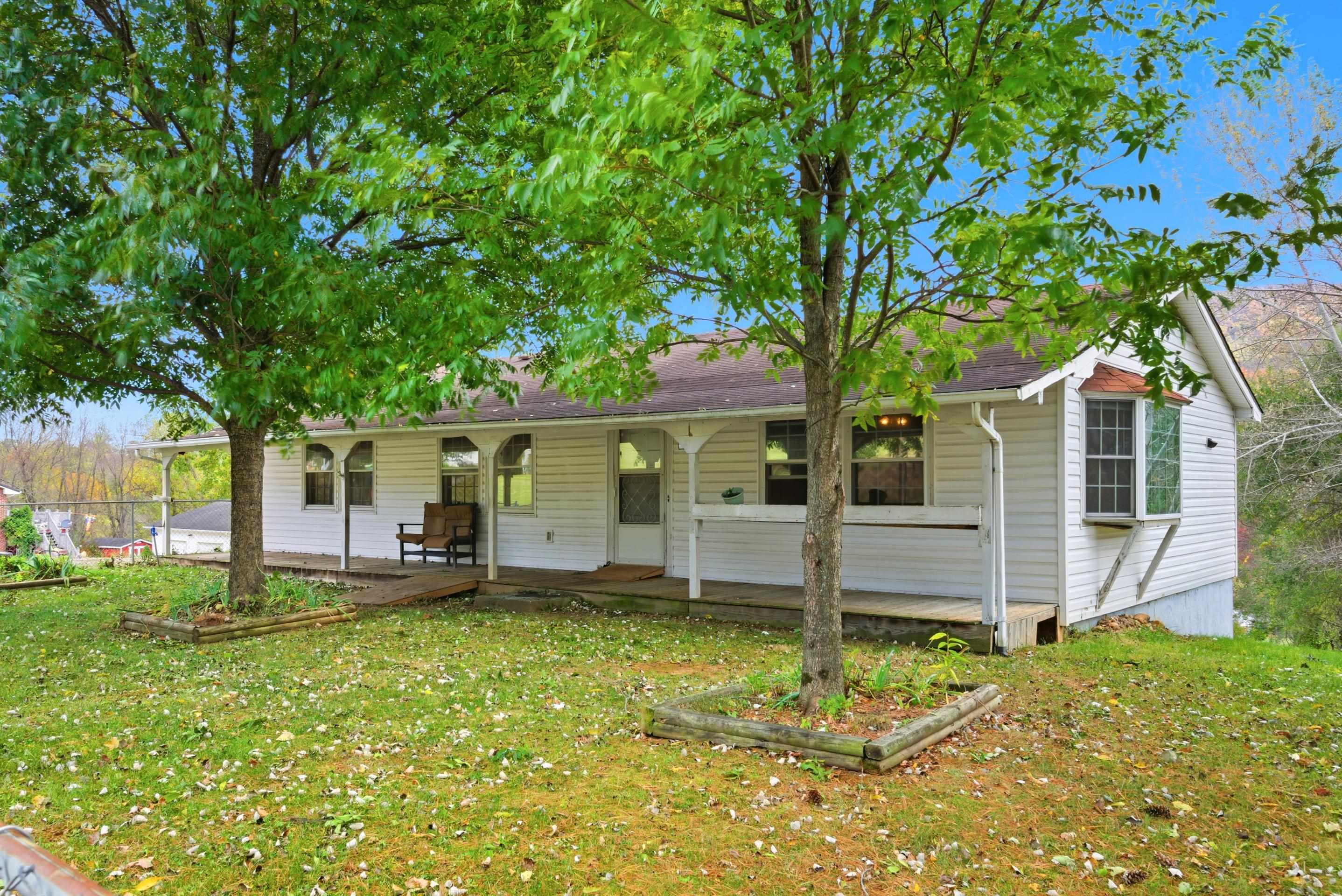 108 Post Street Narrows VA 24124