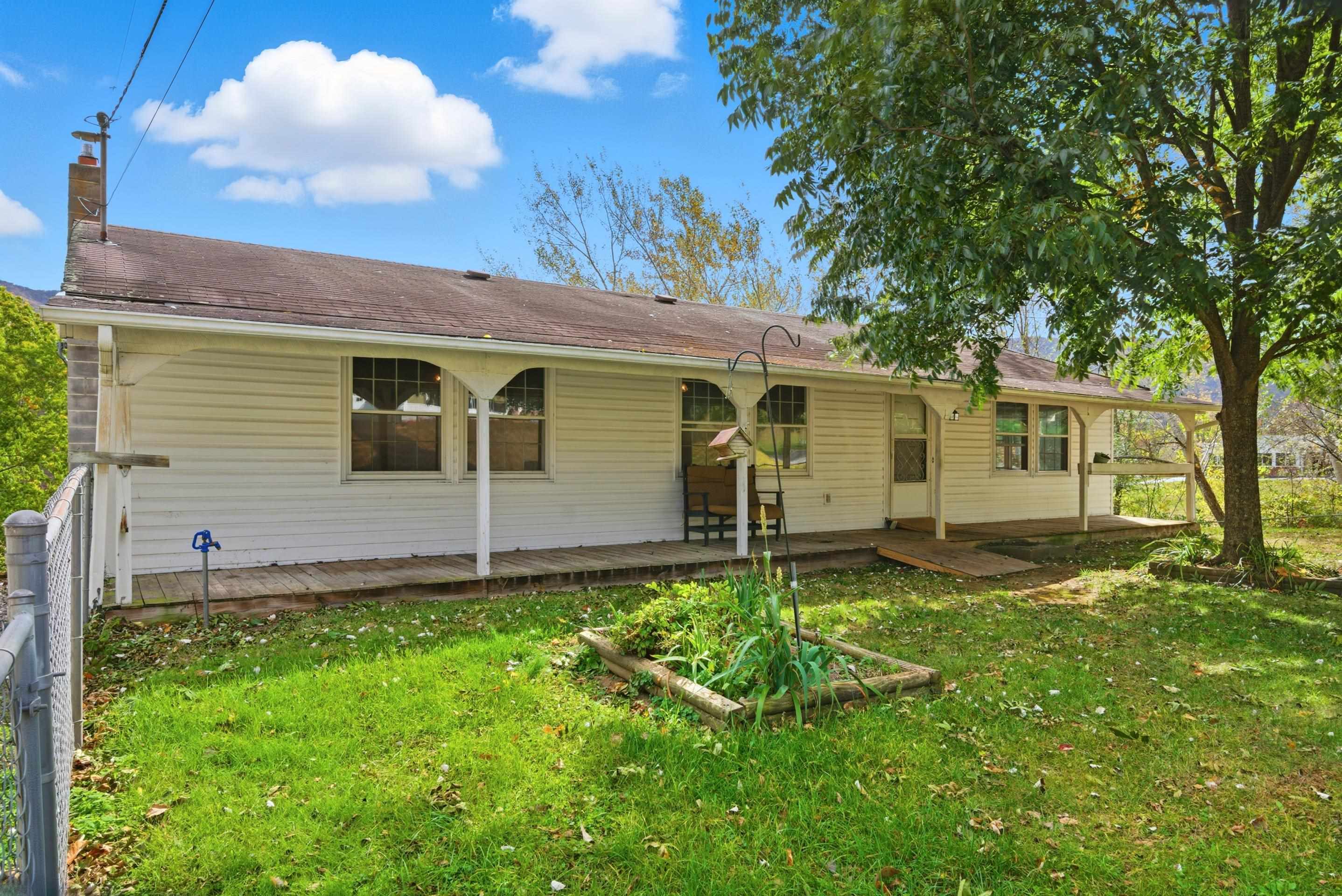 108 Post Street Narrows VA 24124