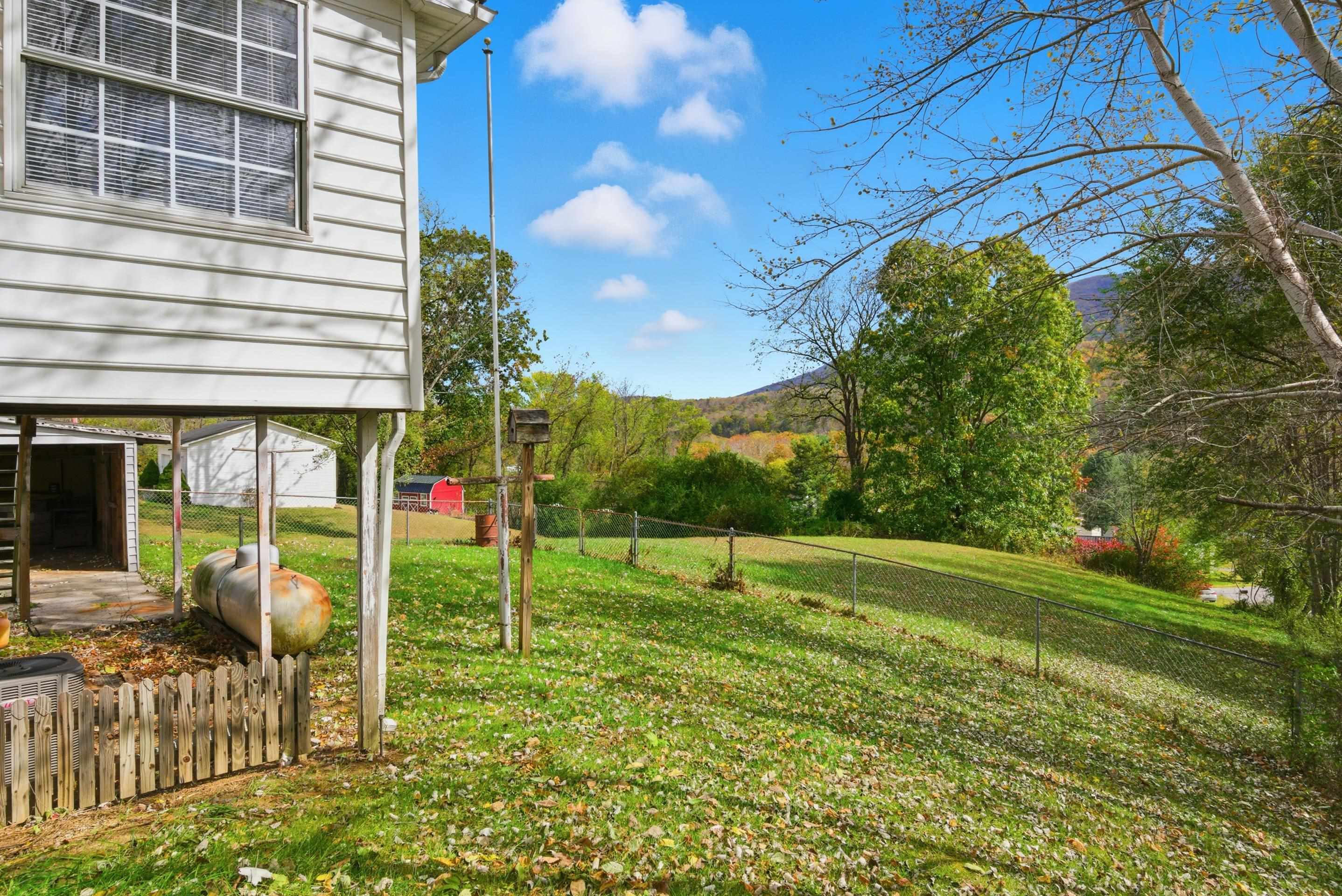 108 Post Street Narrows VA 24124