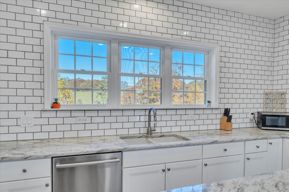 1533 Groundhog Mountain Road Hillsville VA 24343