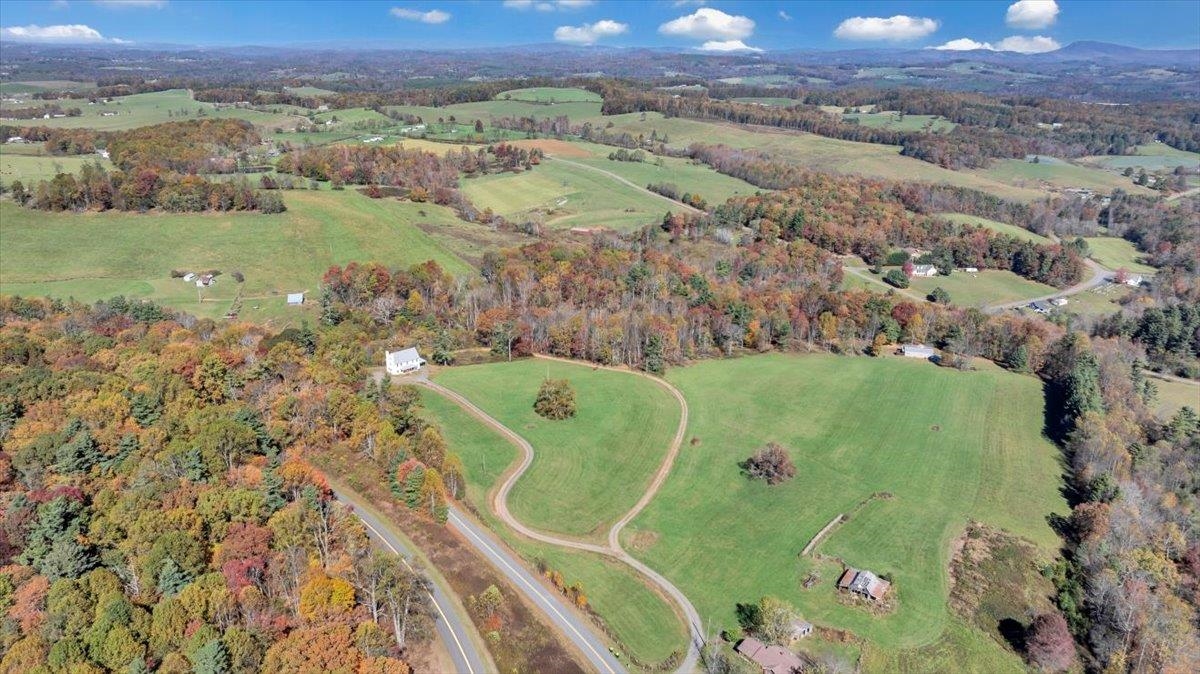 1533 Groundhog Mountain Road Hillsville VA 24343