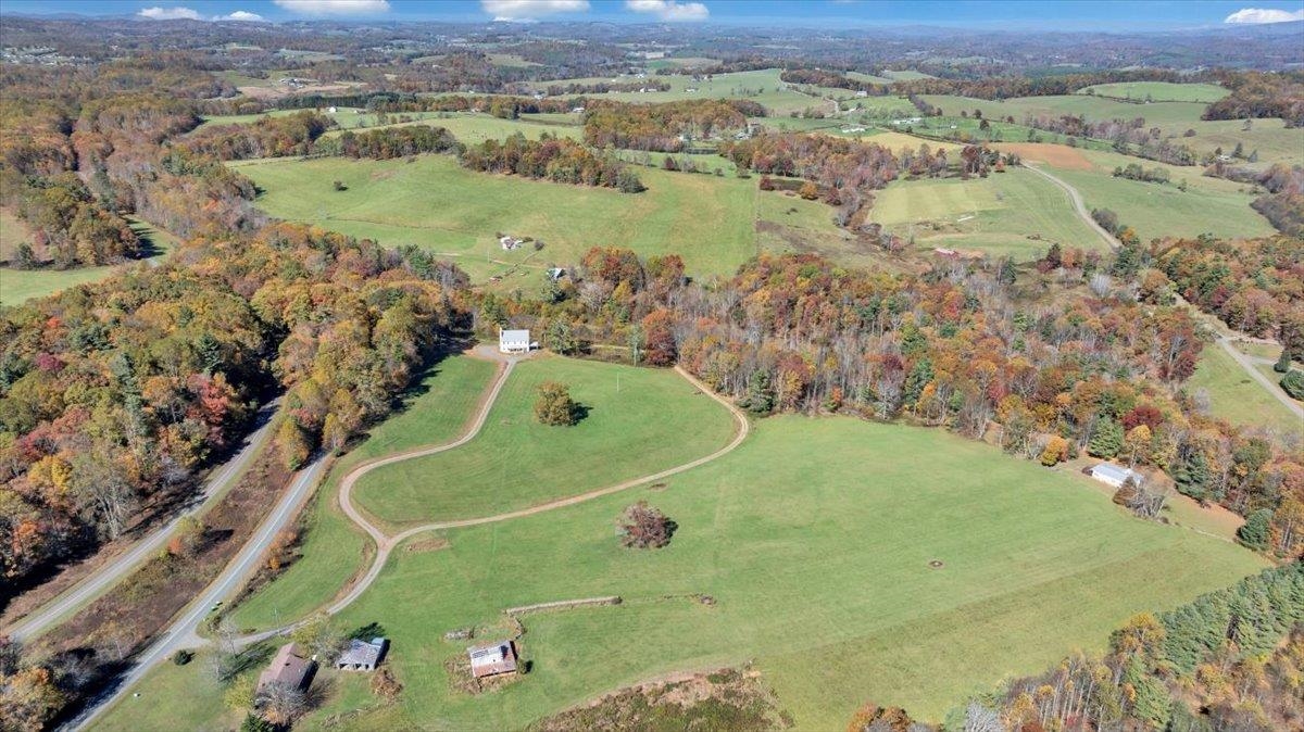 1533 Groundhog Mountain Road Hillsville VA 24343