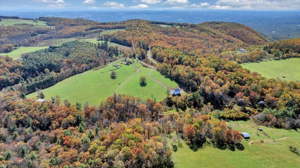 1533 Groundhog Mountain Road Hillsville VA 24343