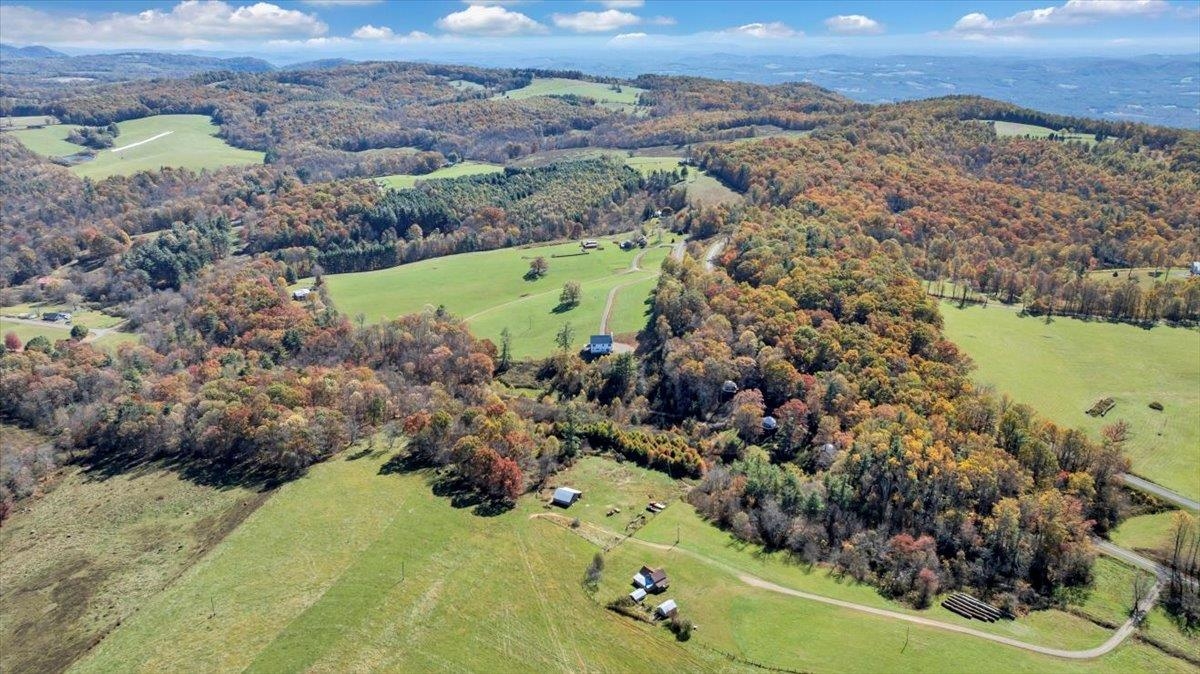 1533 Groundhog Mountain Road Hillsville VA 24343