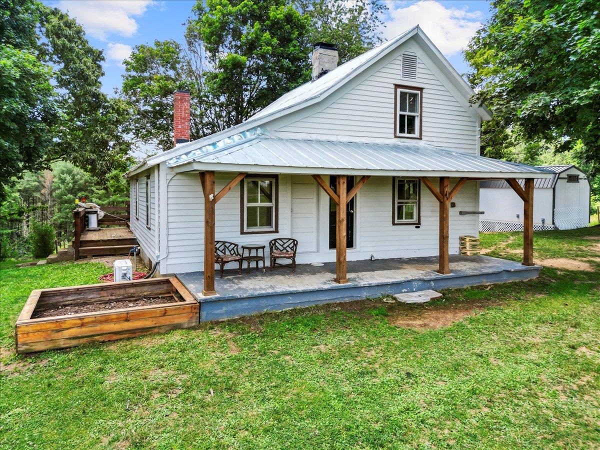 4343 Indian Valley Road NW Willis VA 24380