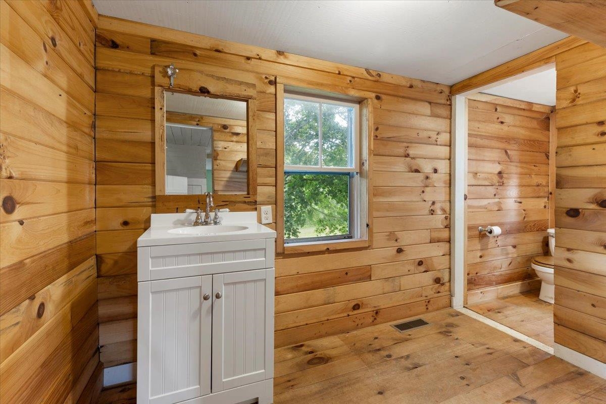 4343 Indian Valley Road NW Willis VA 24380