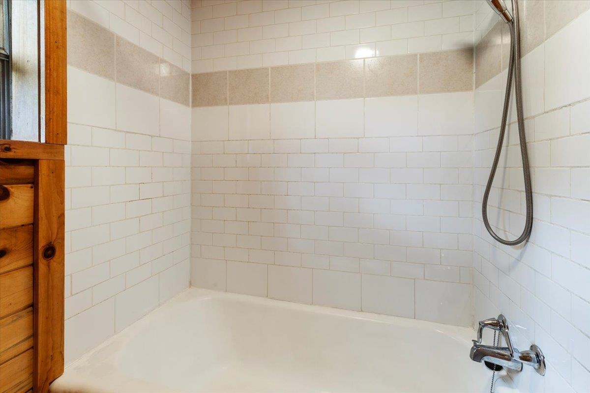 4343 Indian Valley Road NW Willis VA 24380