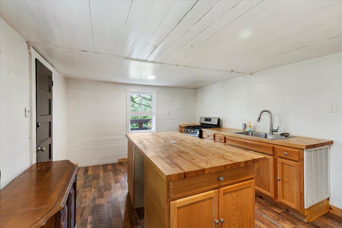 4343 Indian Valley Road NW Willis VA 24380