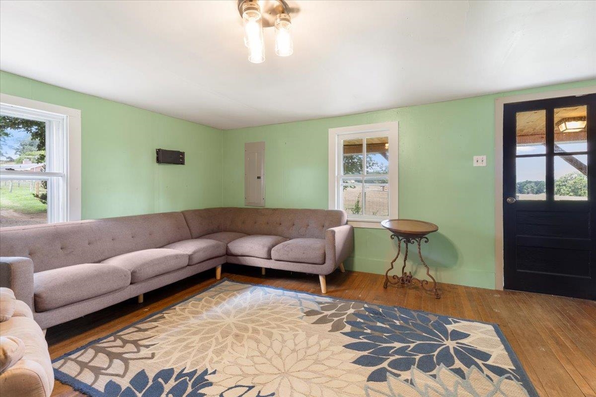 4343 Indian Valley Road NW Willis VA 24380