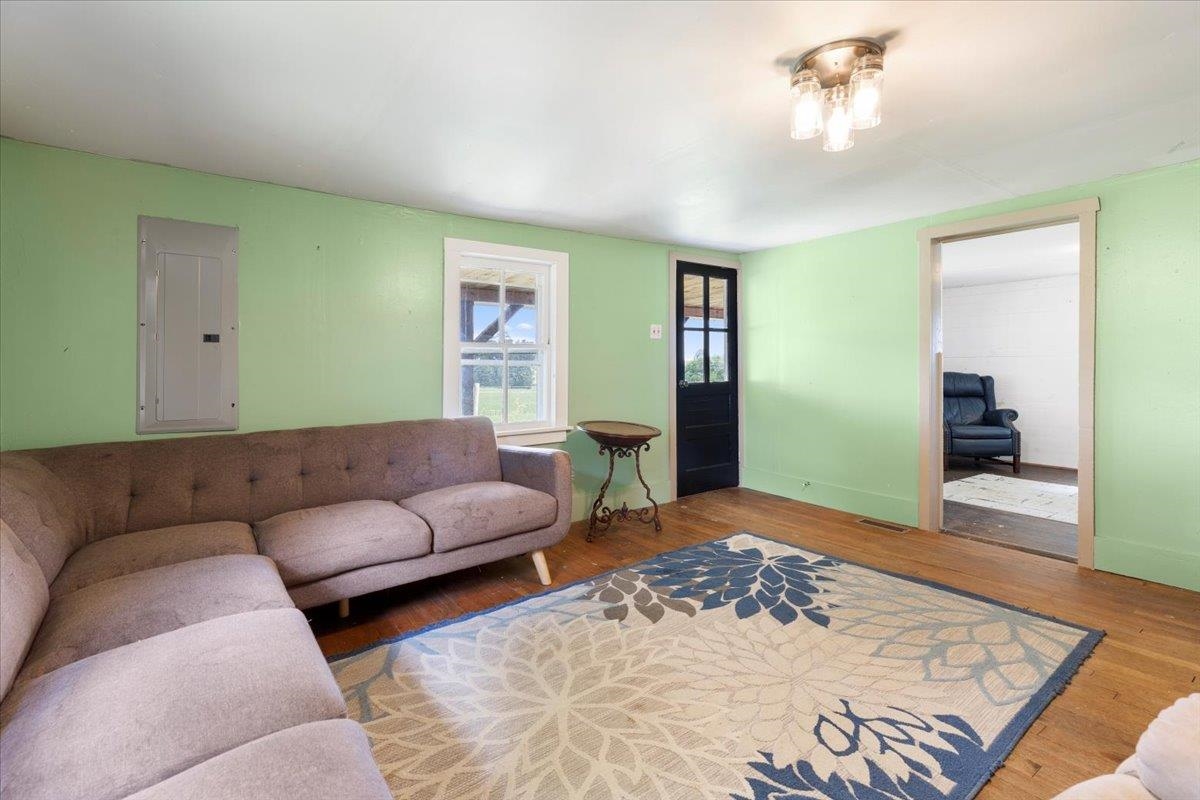 4343 Indian Valley Road NW Willis VA 24380