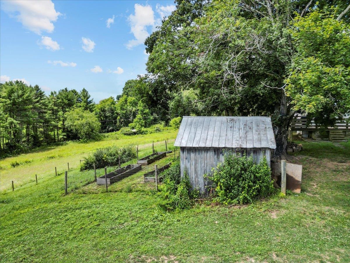 4343 Indian Valley Road NW Willis VA 24380