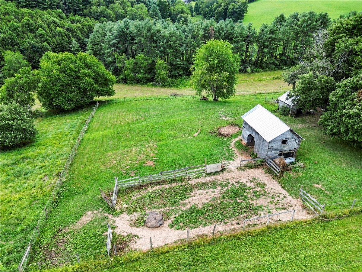 4343 Indian Valley Road NW Willis VA 24380