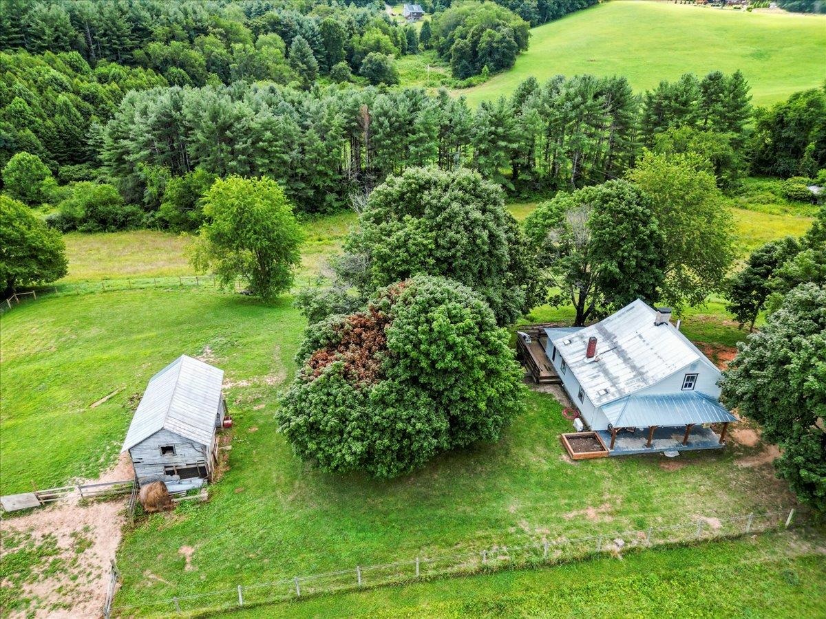 4343 Indian Valley Road NW Willis VA 24380