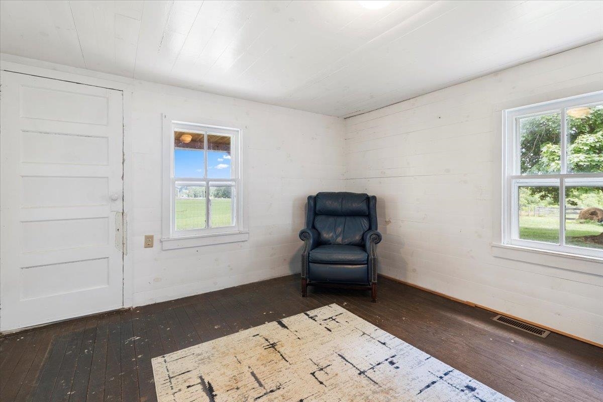 4343 Indian Valley Road NW Willis VA 24380