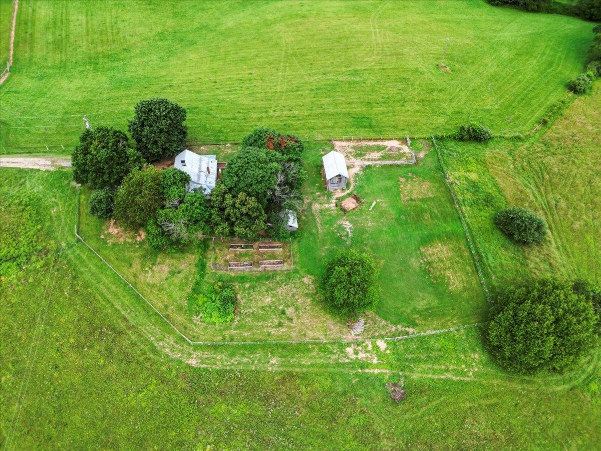 4343 Indian Valley Road NW Willis VA 24380